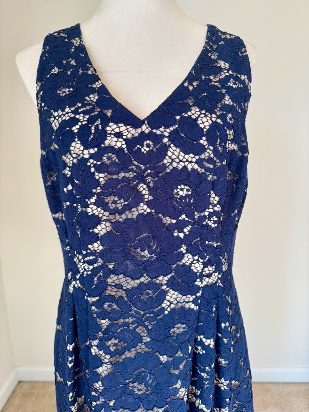 Vince Camuto Navy Lace V-Neck Midi Dress